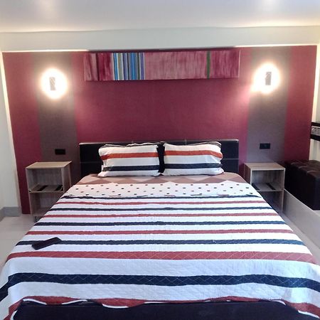 Karon Living Room Guesthouse & Cafe Bar מראה חיצוני תמונה