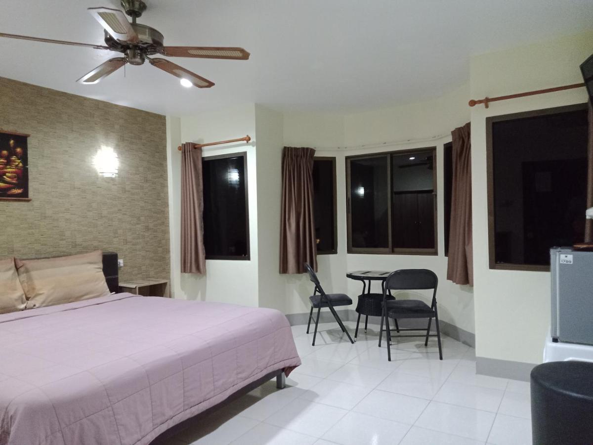 Karon Living Room Guesthouse & Cafe Bar מראה חיצוני תמונה