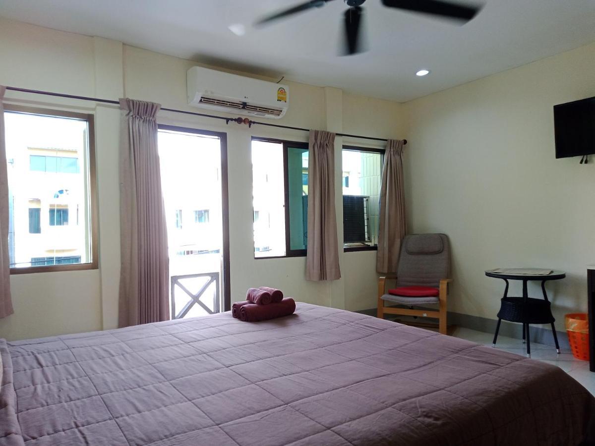Karon Living Room Guesthouse & Cafe Bar מראה חיצוני תמונה