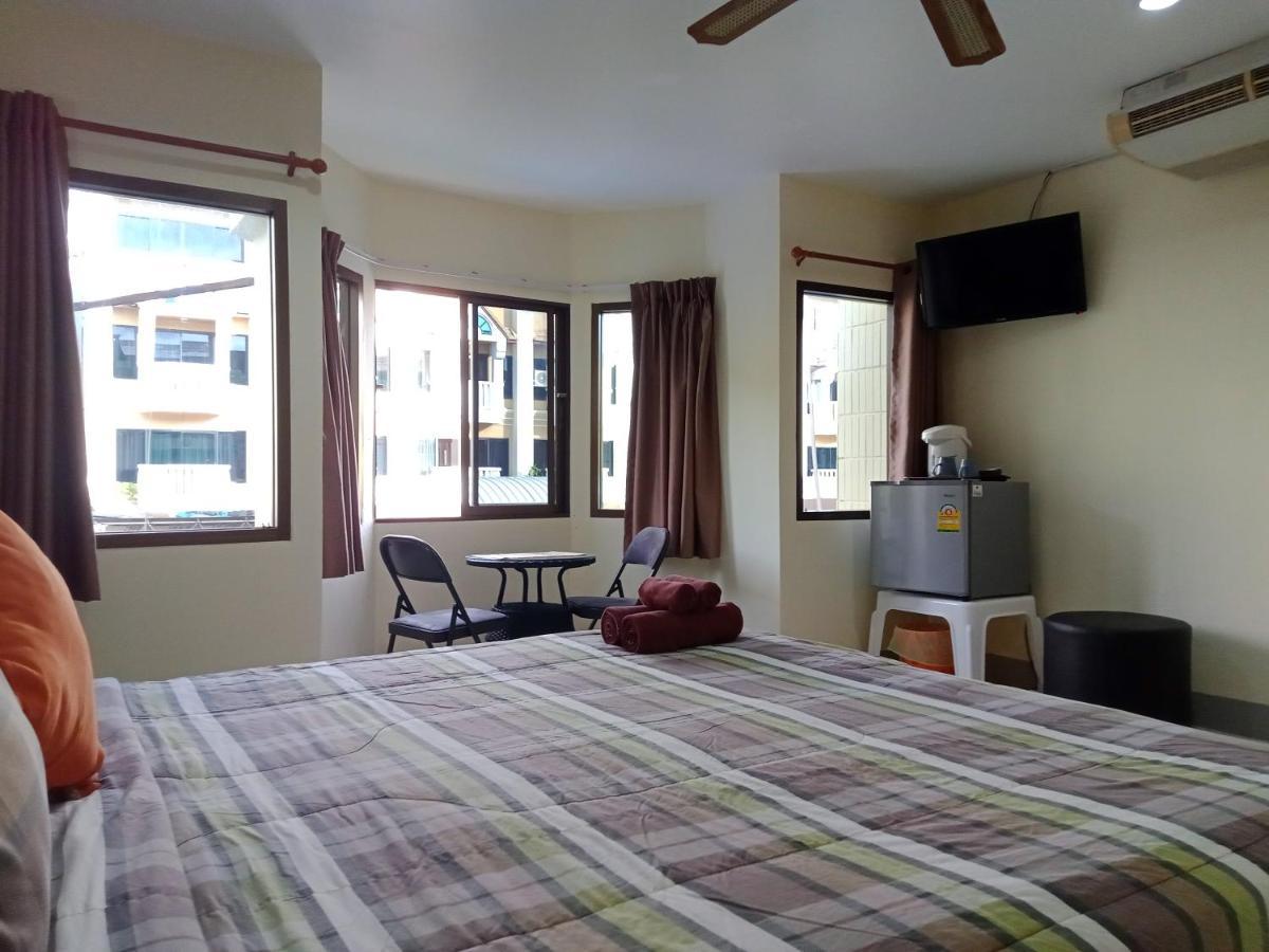 Karon Living Room Guesthouse & Cafe Bar מראה חיצוני תמונה