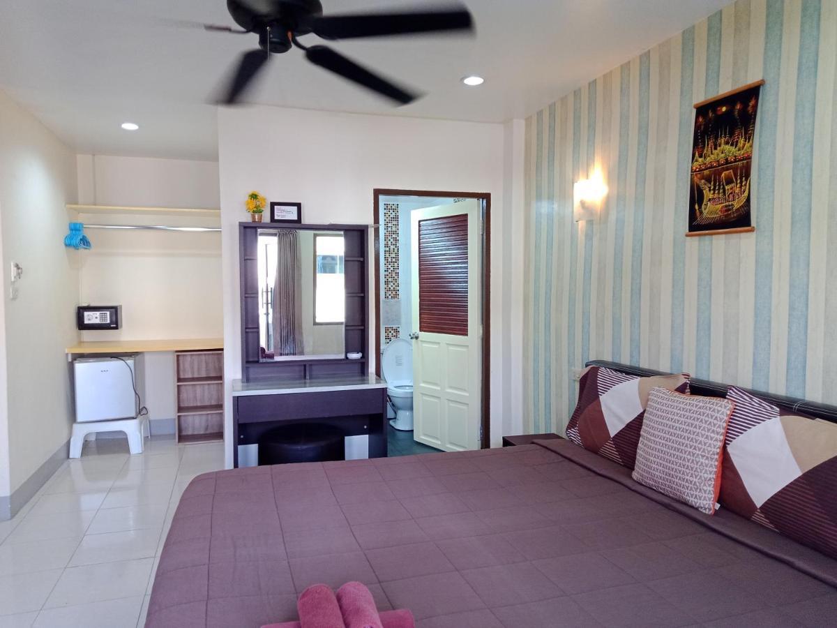 Karon Living Room Guesthouse & Cafe Bar מראה חיצוני תמונה