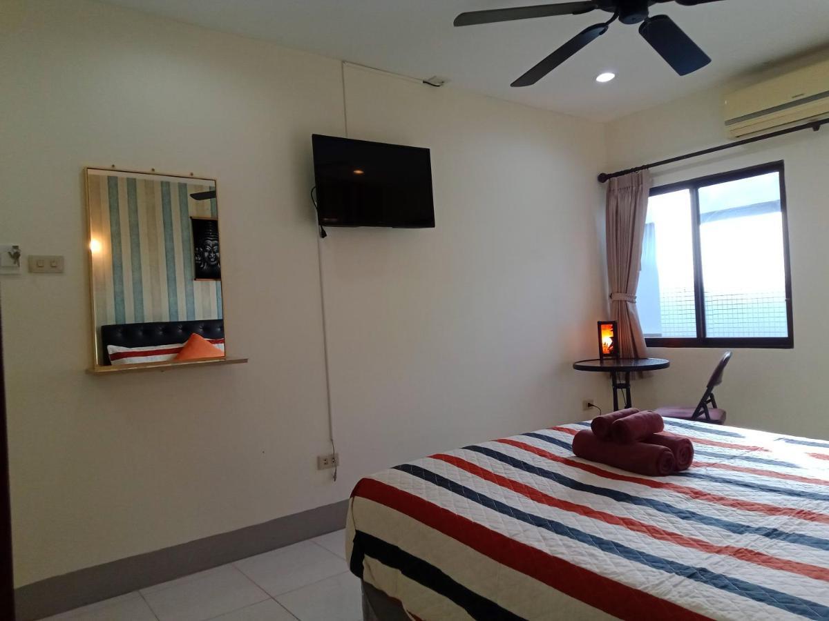Karon Living Room Guesthouse & Cafe Bar מראה חיצוני תמונה