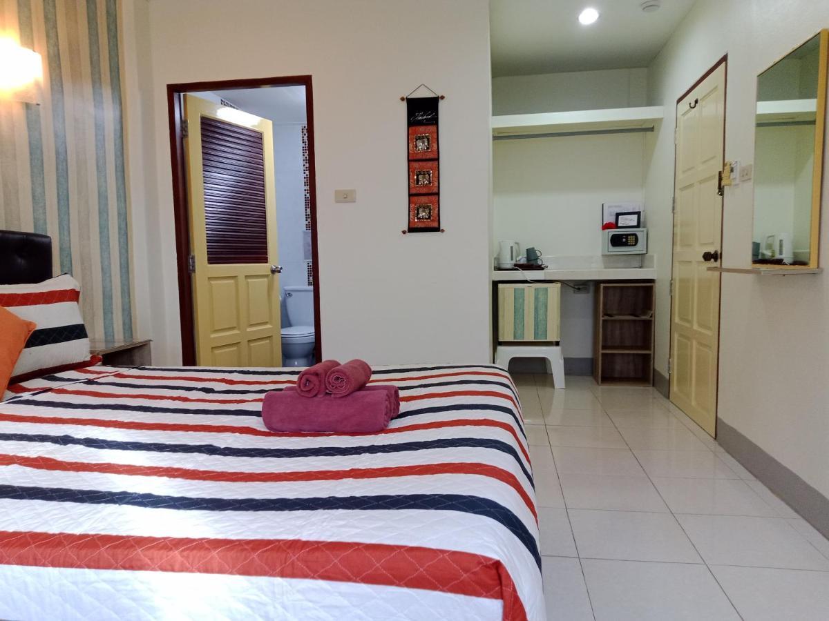 Karon Living Room Guesthouse & Cafe Bar מראה חיצוני תמונה