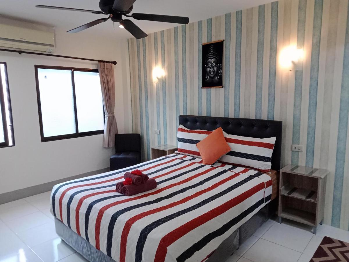 Karon Living Room Guesthouse & Cafe Bar מראה חיצוני תמונה