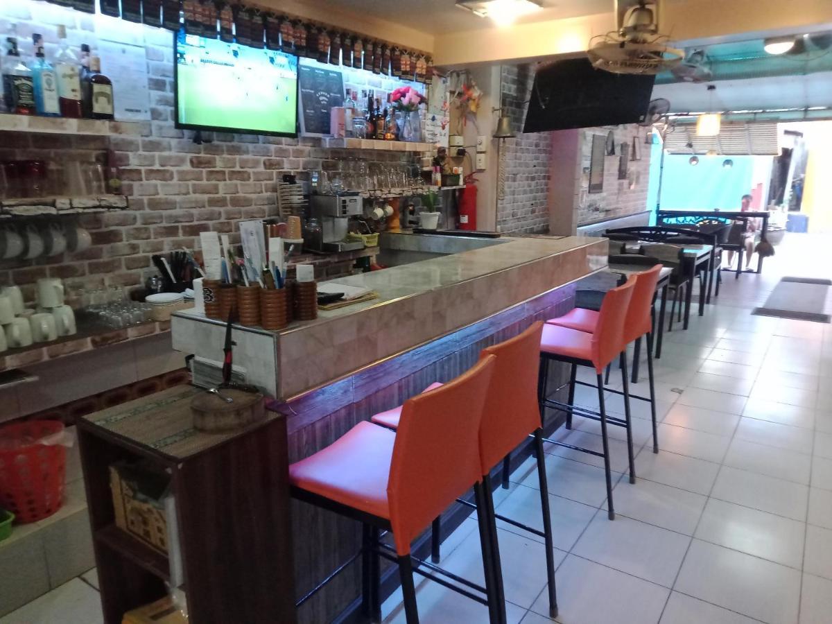Karon Living Room Guesthouse & Cafe Bar מראה חיצוני תמונה