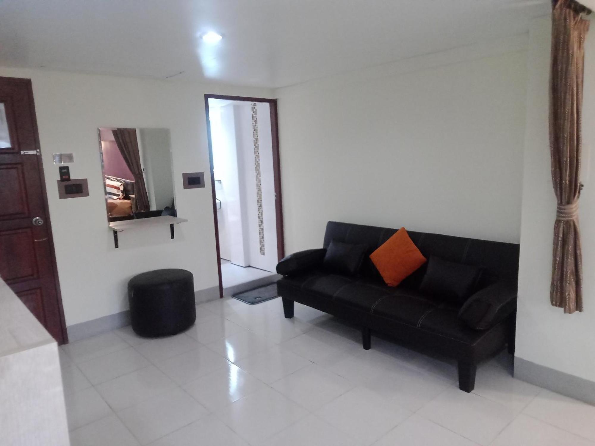 Karon Living Room Guesthouse & Cafe Bar מראה חיצוני תמונה