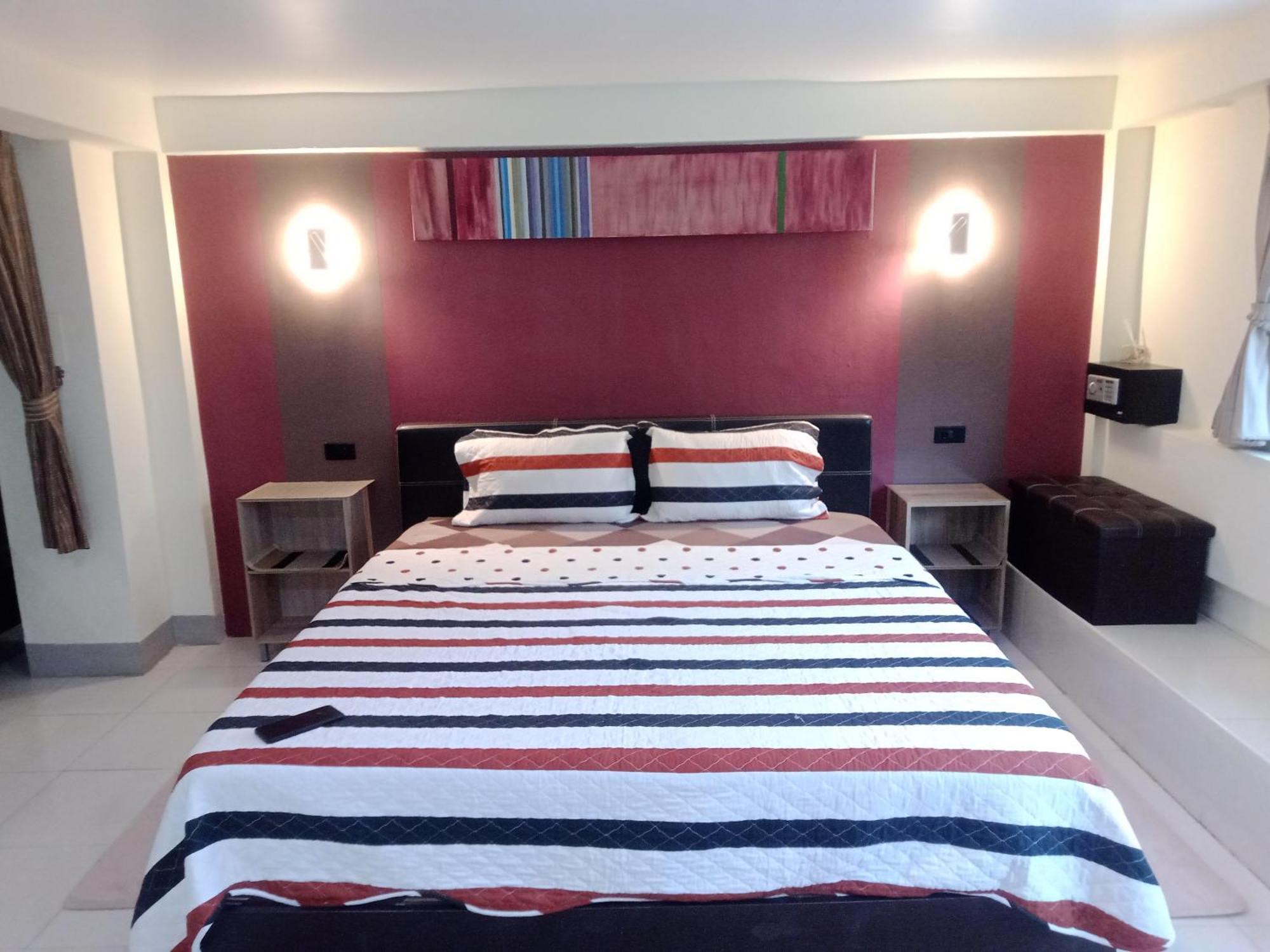 Karon Living Room Guesthouse & Cafe Bar מראה חיצוני תמונה
