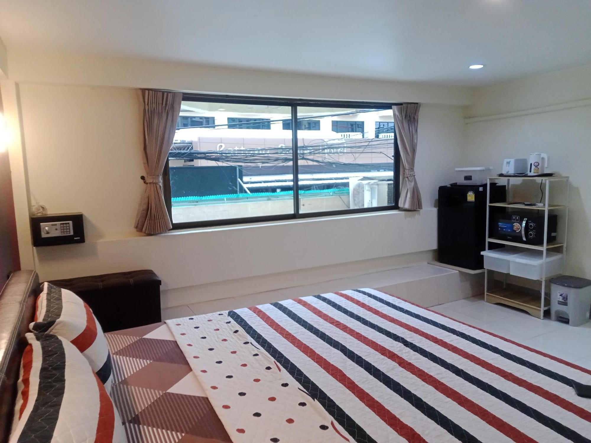 Karon Living Room Guesthouse & Cafe Bar מראה חיצוני תמונה