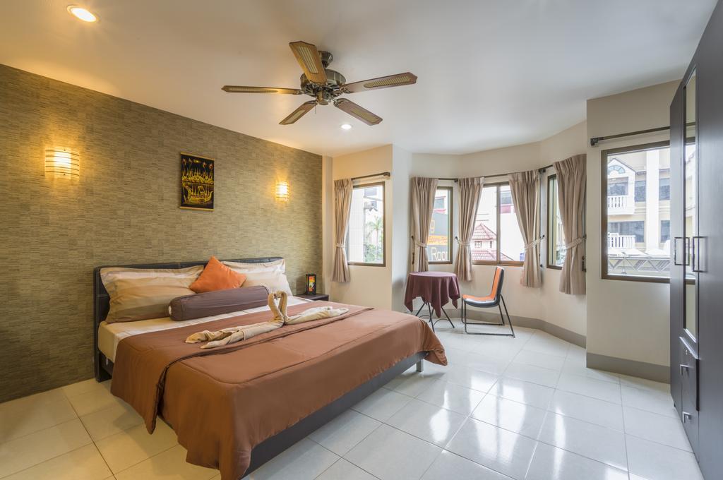 Karon Living Room Guesthouse & Cafe Bar מראה חיצוני תמונה