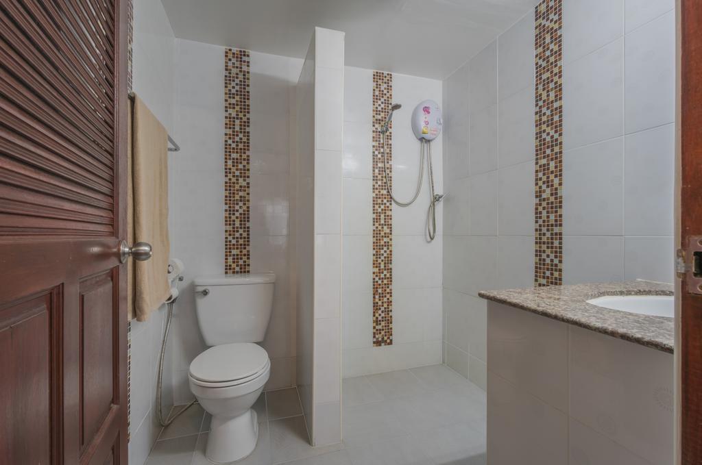 Karon Living Room Guesthouse & Cafe Bar מראה חיצוני תמונה